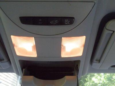OVERHEAD CONTROLS AND GLASSES COMPARTMENT